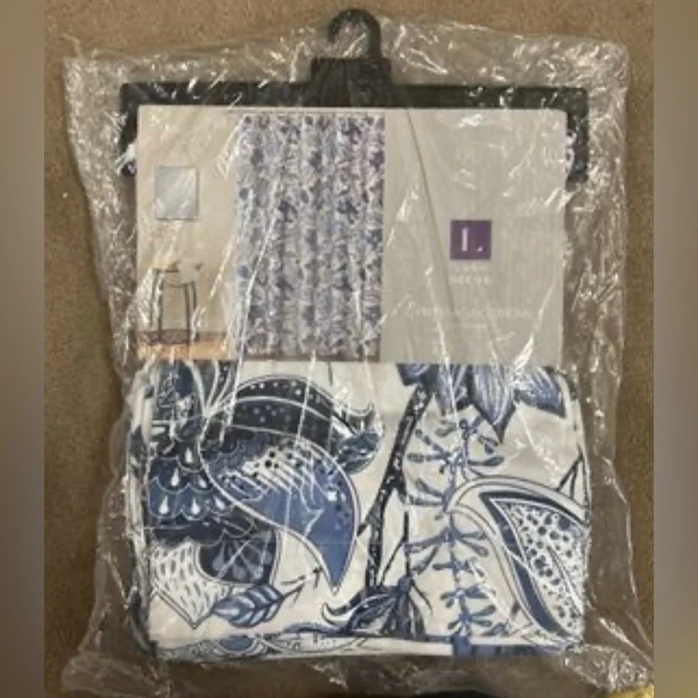 Lush Decor Cynthia Jacobean Shower Curtain 72x72” - Picture 2 of 3